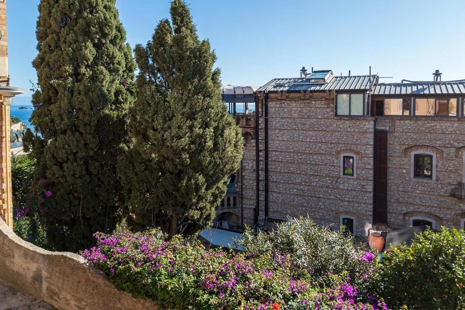 Flower Taormina Apartment 0*,  إيطاليا